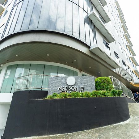 Madison 101 Hotel + Tower Кесон-Сити Экстерьер фото