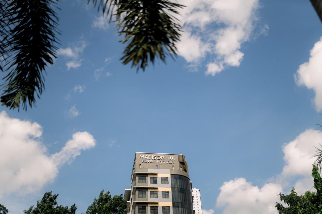 Madison 101 Hotel + Tower Кесон-Сити Экстерьер фото