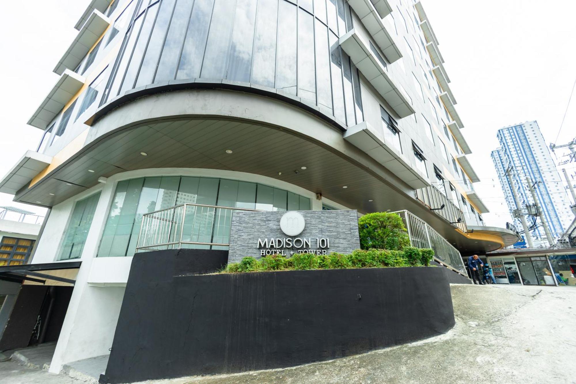 Madison 101 Hotel + Tower Кесон-Сити Экстерьер фото