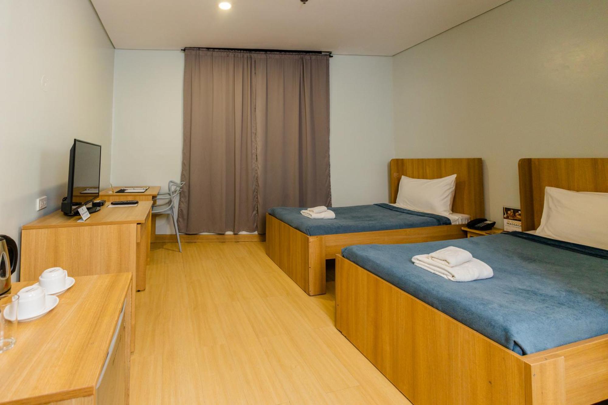 Madison 101 Hotel + Tower Кесон-Сити Экстерьер фото