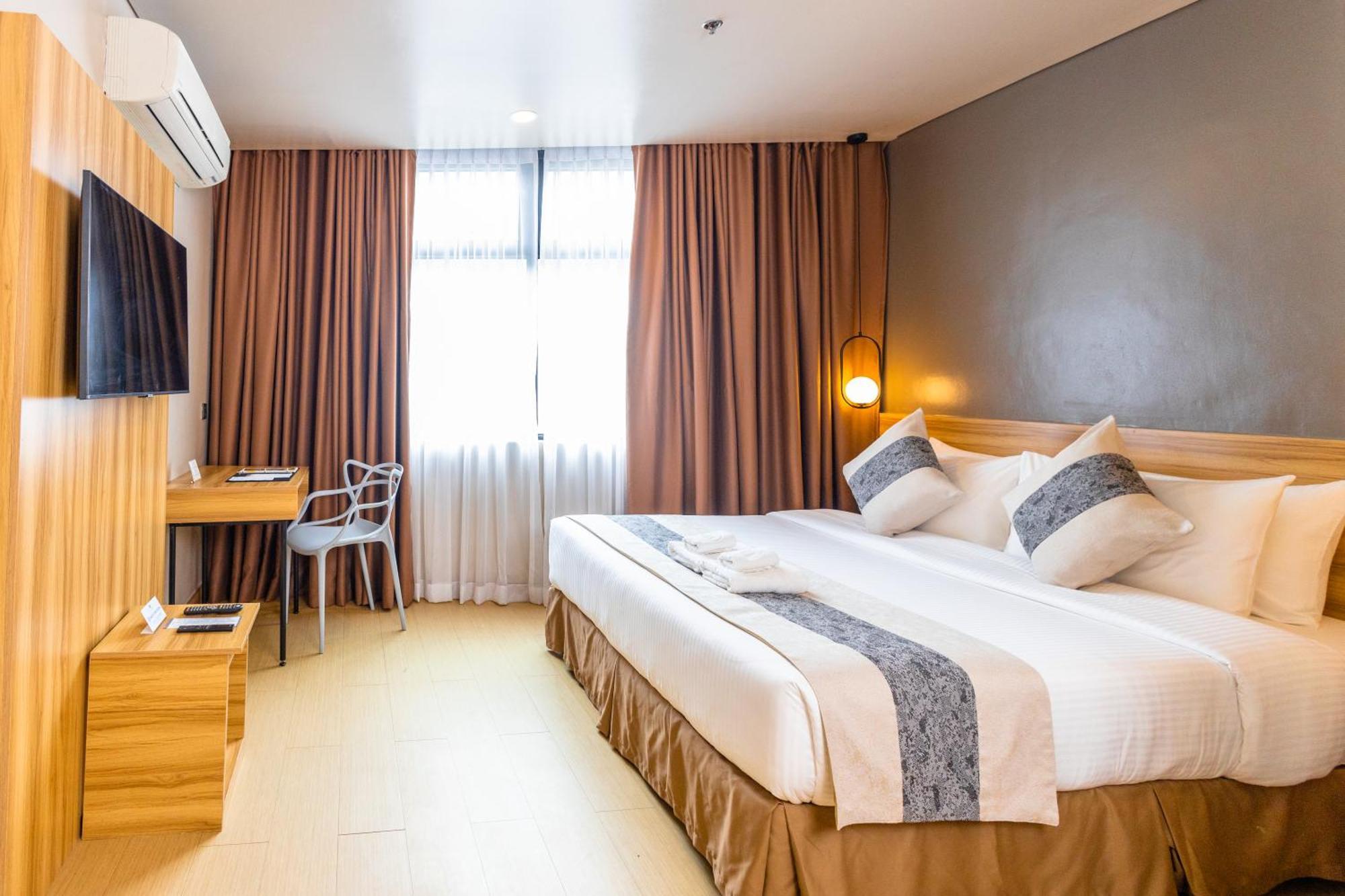 Madison 101 Hotel + Tower Кесон-Сити Экстерьер фото