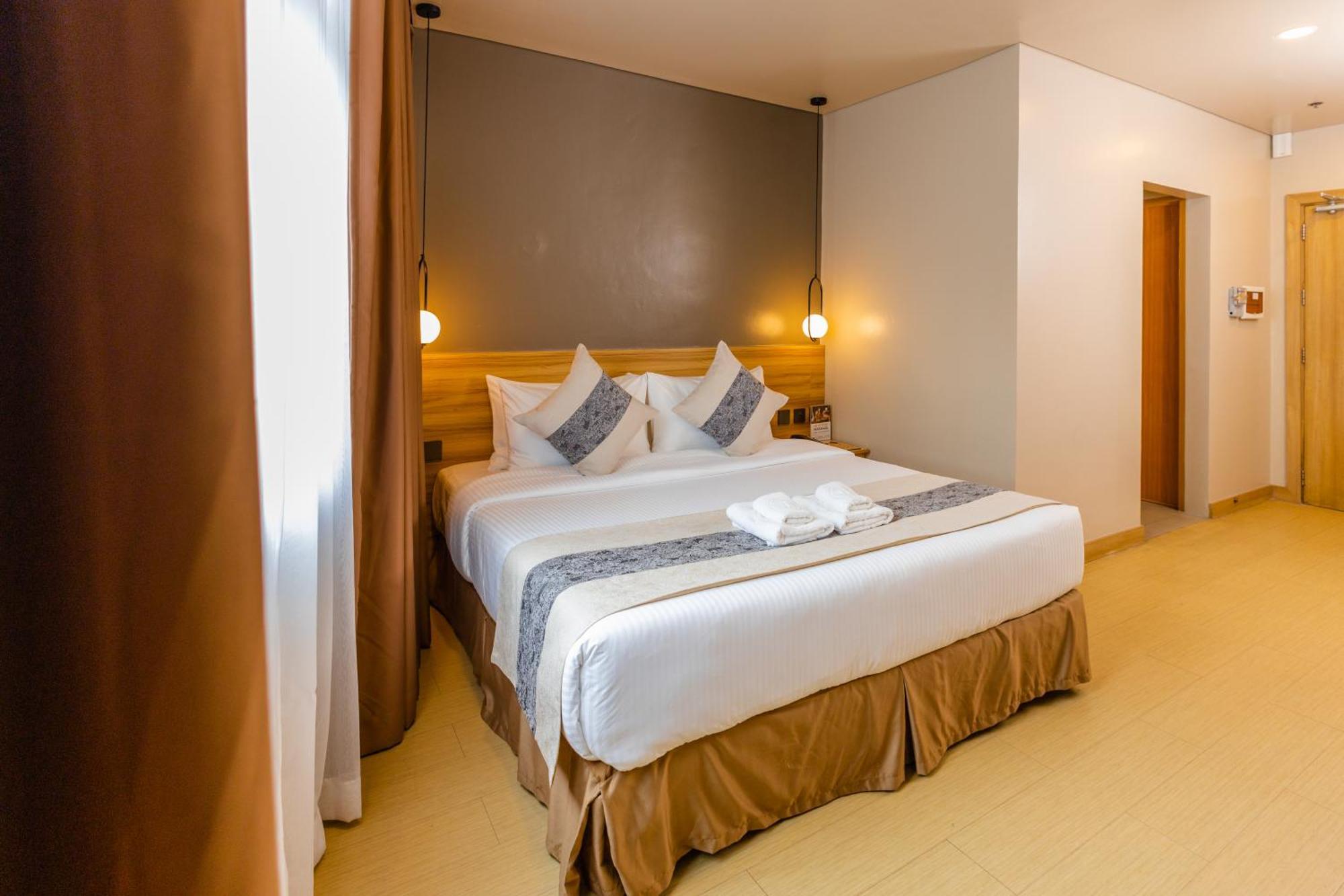 Madison 101 Hotel + Tower Кесон-Сити Экстерьер фото