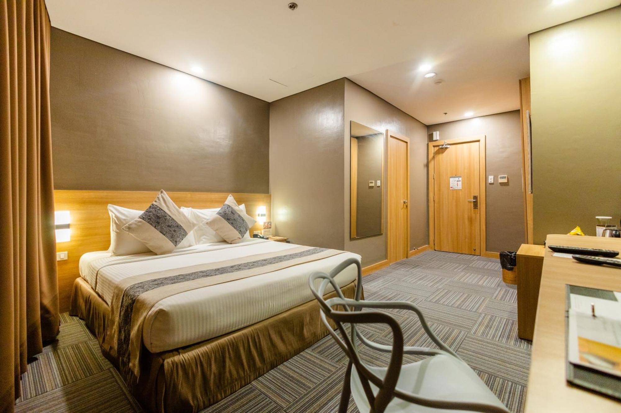 Madison 101 Hotel + Tower Кесон-Сити Экстерьер фото