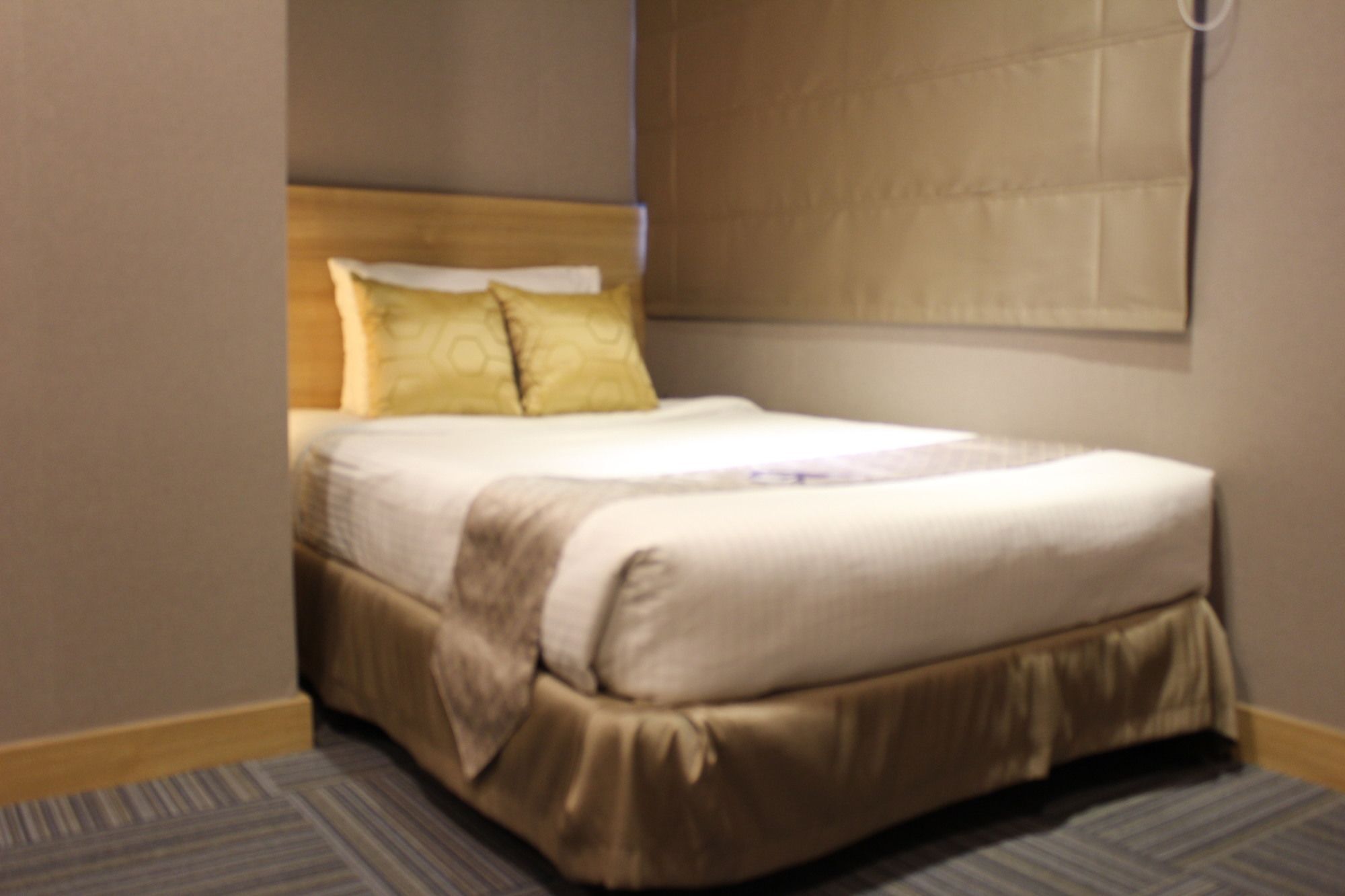 Madison 101 Hotel + Tower Кесон-Сити Экстерьер фото