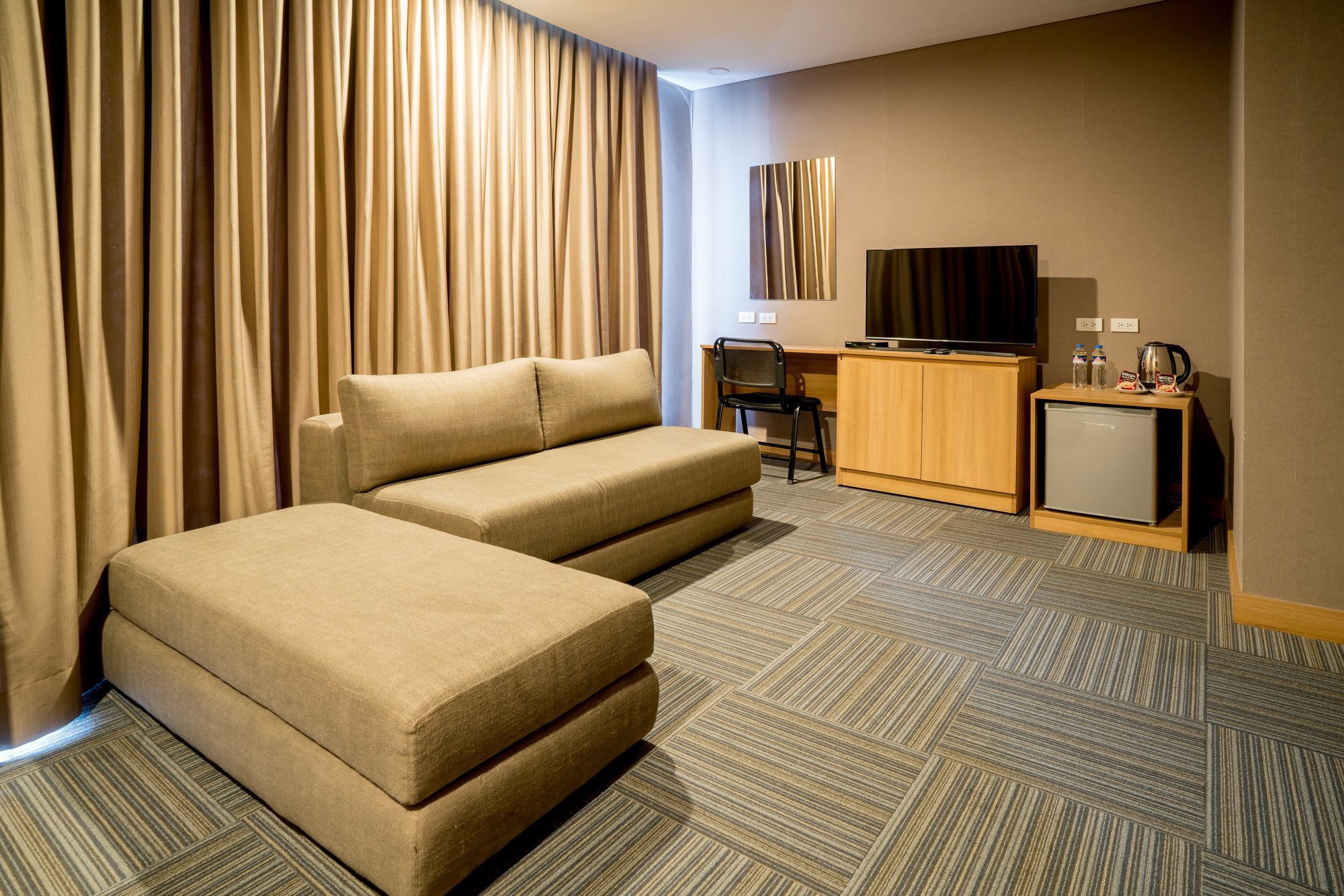 Madison 101 Hotel + Tower Кесон-Сити Экстерьер фото