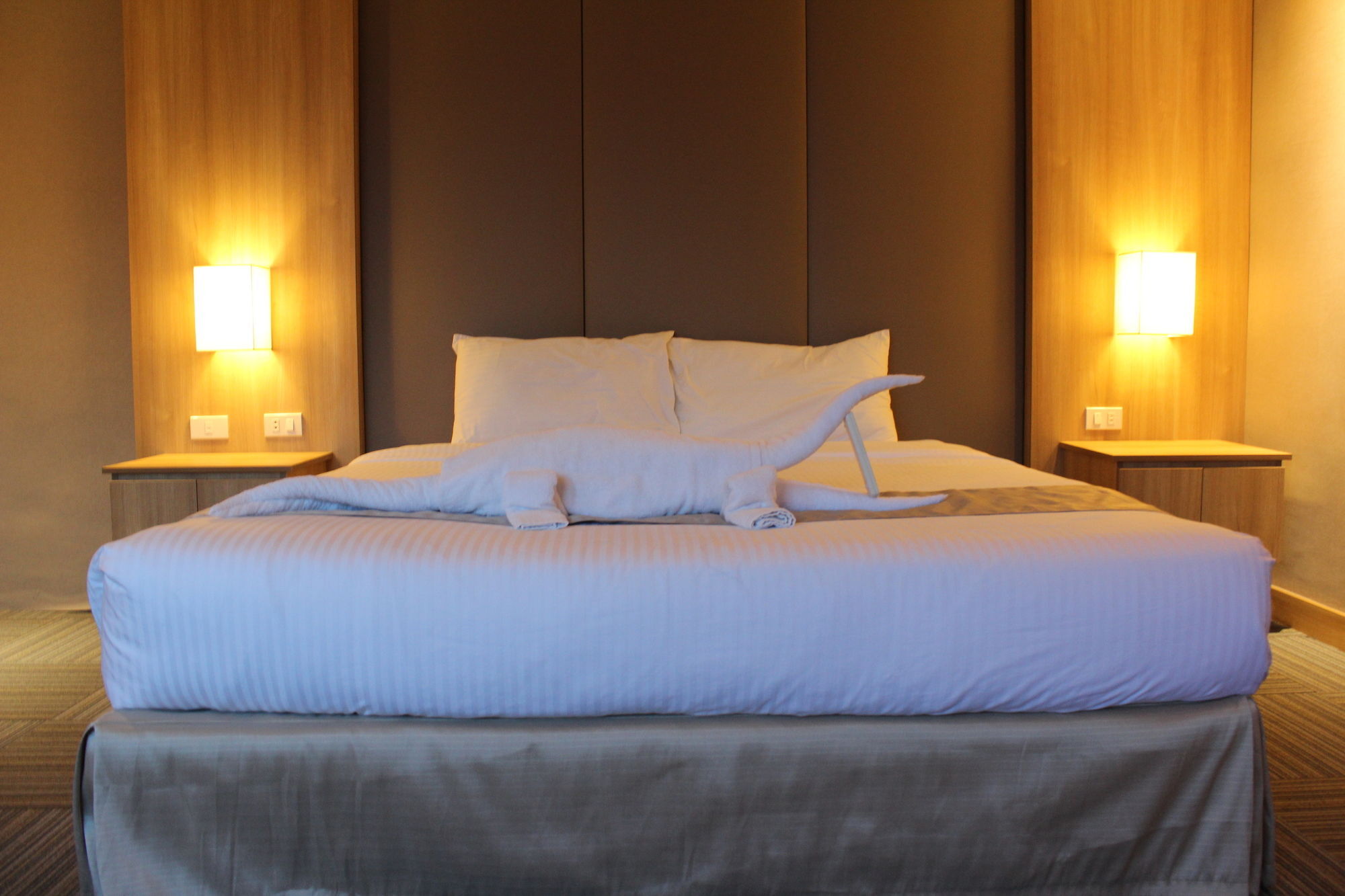 Madison 101 Hotel + Tower Кесон-Сити Экстерьер фото