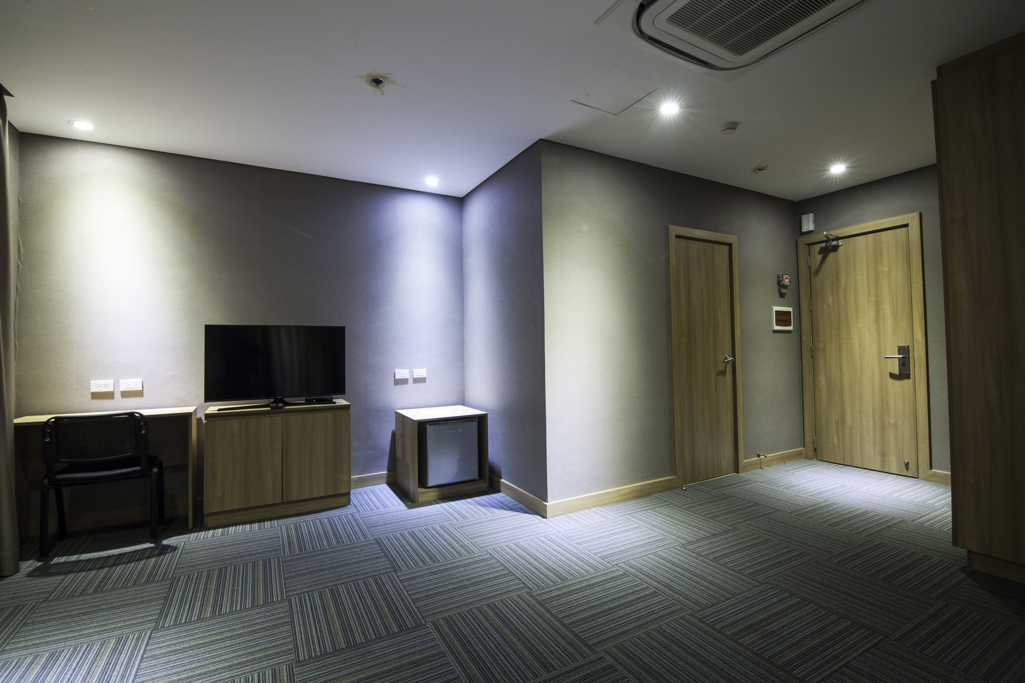 Madison 101 Hotel + Tower Кесон-Сити Экстерьер фото